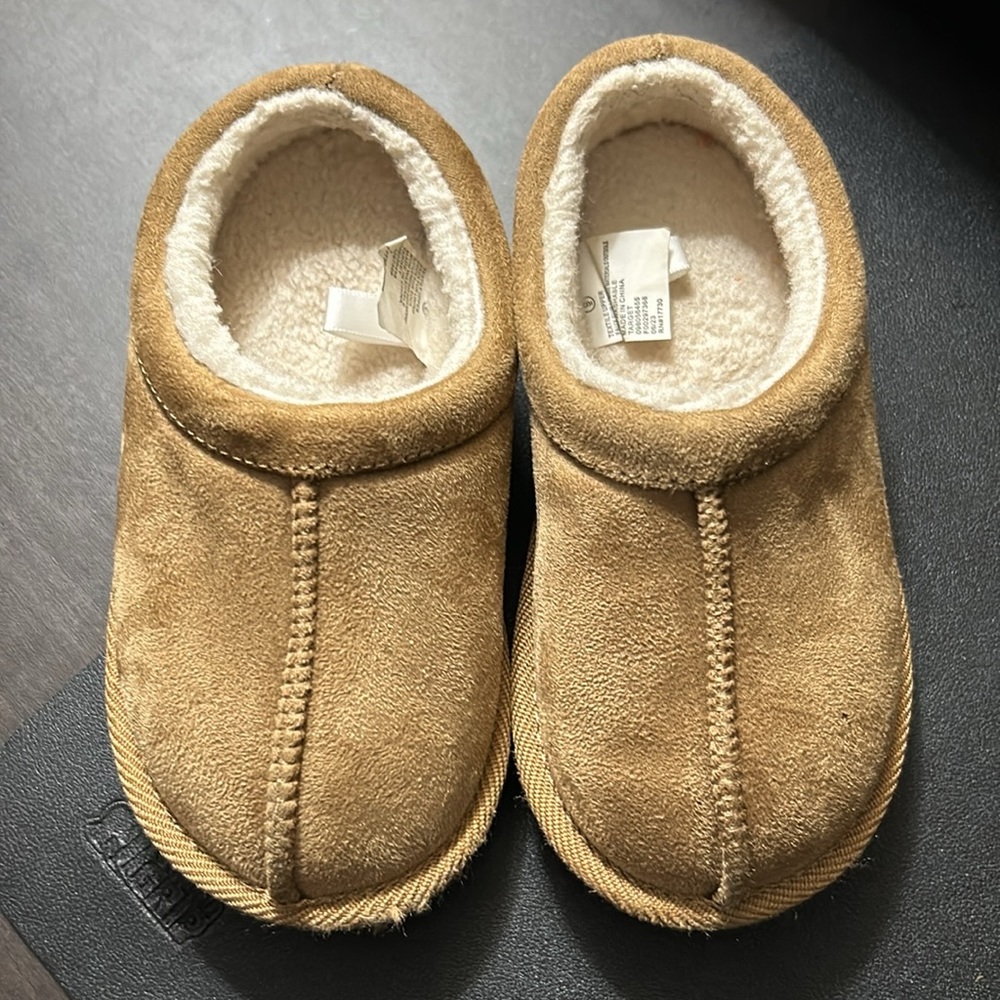 VIRAL Cat & Jack Slippers